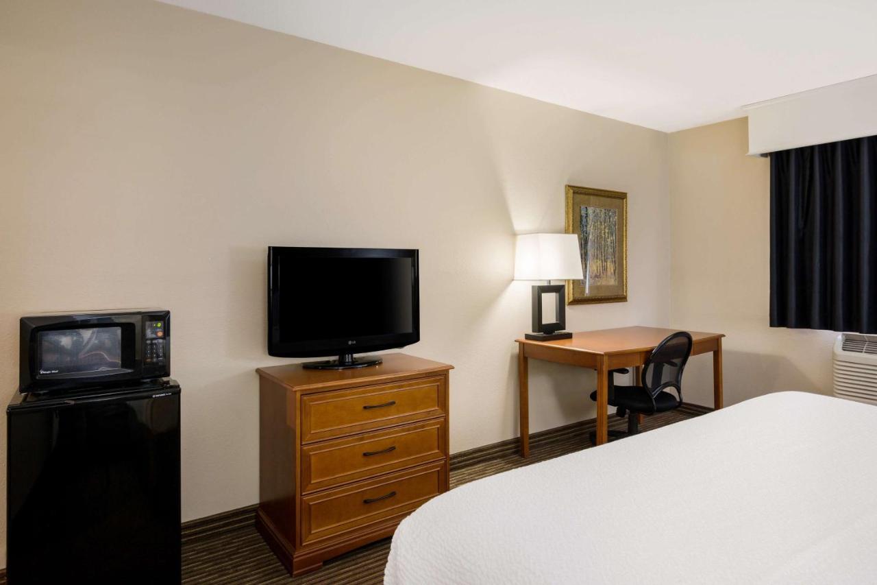 Revel Hotel Minot, Surestay Collection By Best Western Exterior photo