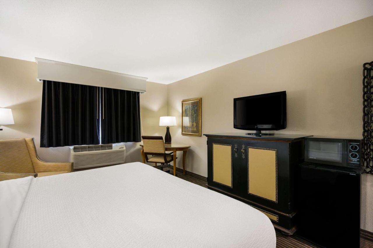 Revel Hotel Minot, Surestay Collection By Best Western Exterior photo